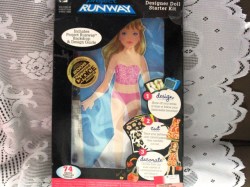 RUNWAY LAMINATE 13''DOLL,FASHION DOLL STARTER KIT 74 PC 2008 NIB